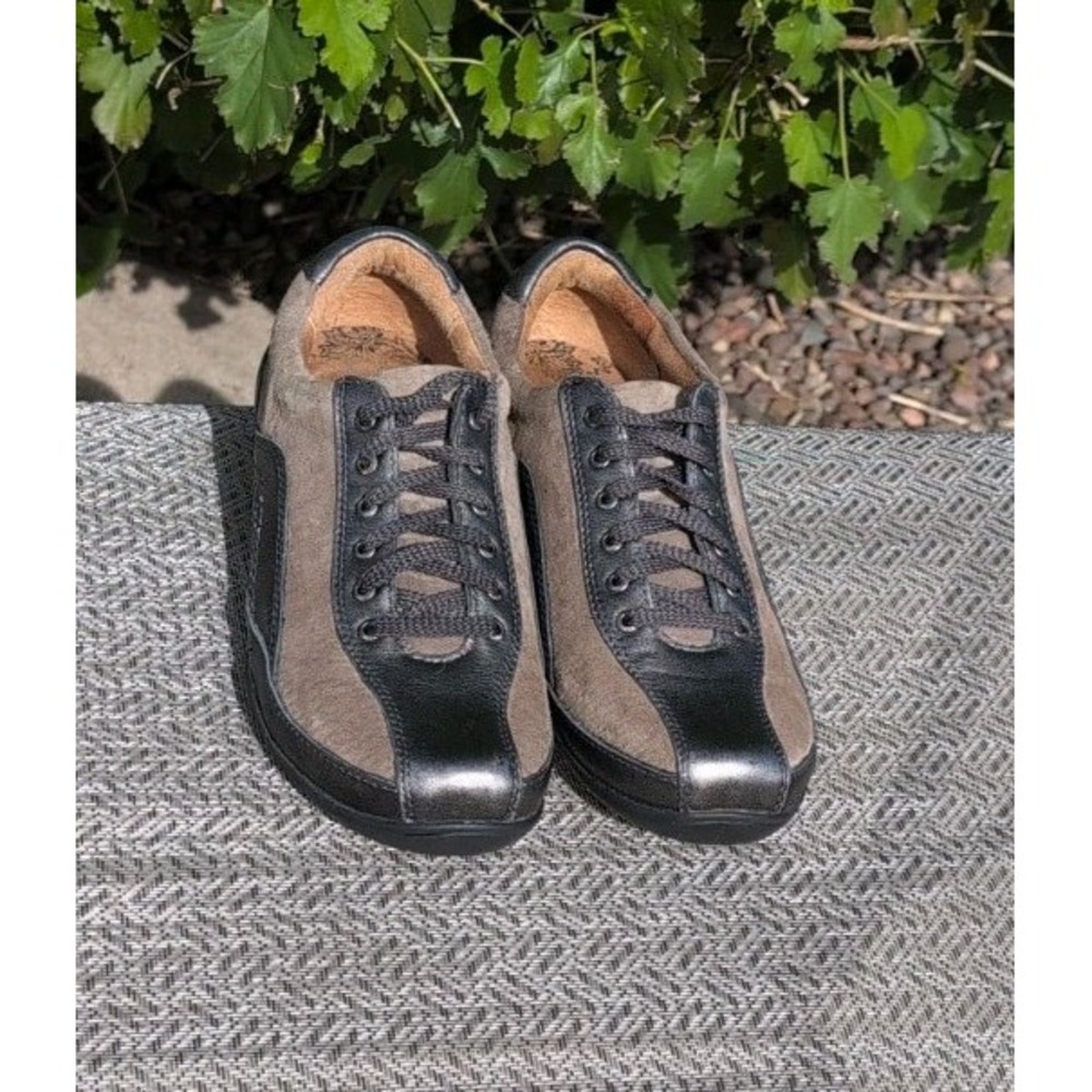 Taos Steady Sneaker Casual Lifestyle Metallic Leather Comfort Low Womens Sz 7.5